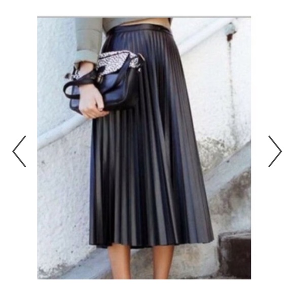 7 For All Mankind Black Pleated Faux Leather Midi Skirt - Picture 4 of 9